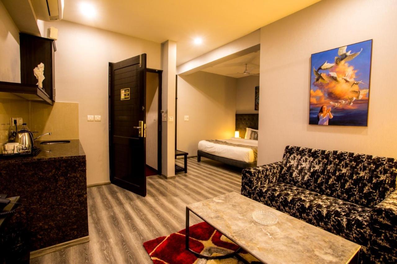 Encore Suites Goa ปณชี ภายนอก รูปภาพ